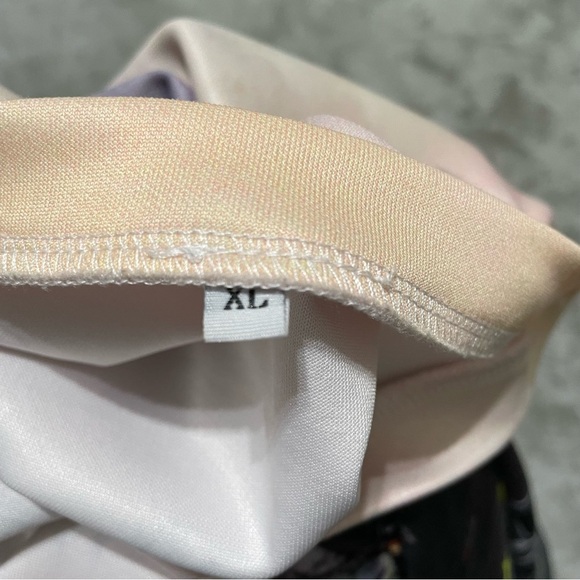 "WITHOUT TRUCKERS" Crewneck Sweater with Graphic Truck Design Size XL - Picture 6 of 8